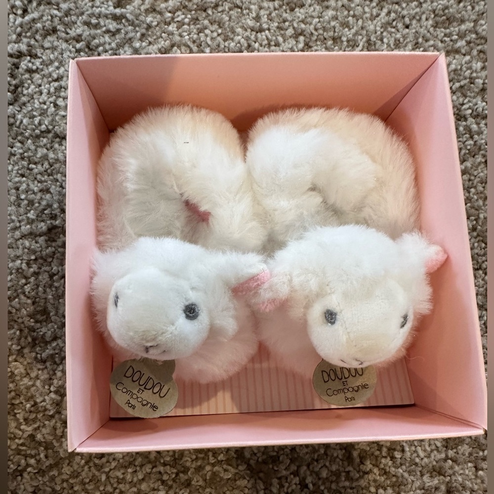 NWT fuzzy lamb baby booties